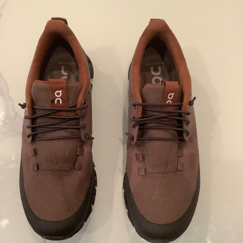 Cloud Dip running shoes